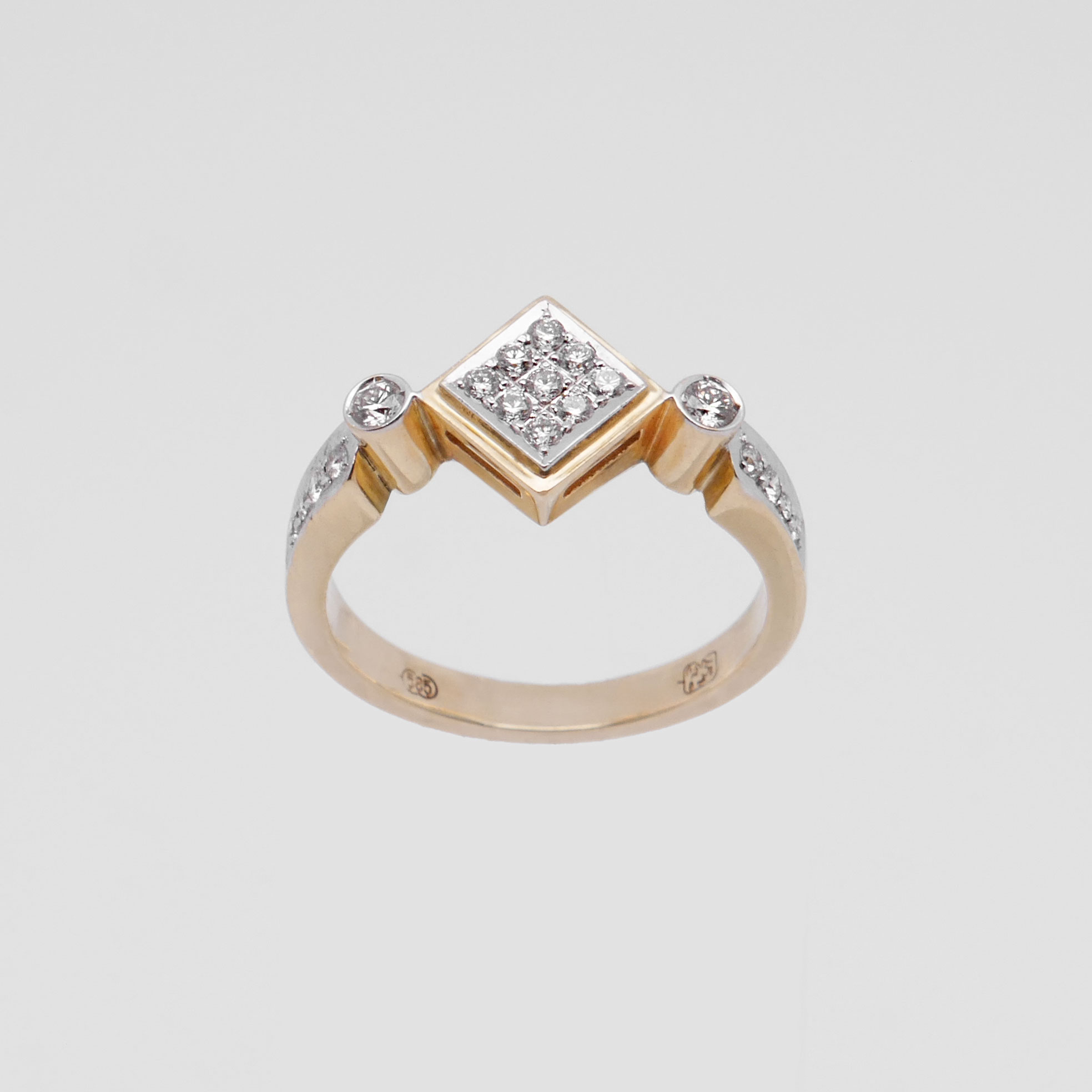 Cluster Ring aus 585 Gold mit 19 Diamanten und Ringgröße 56