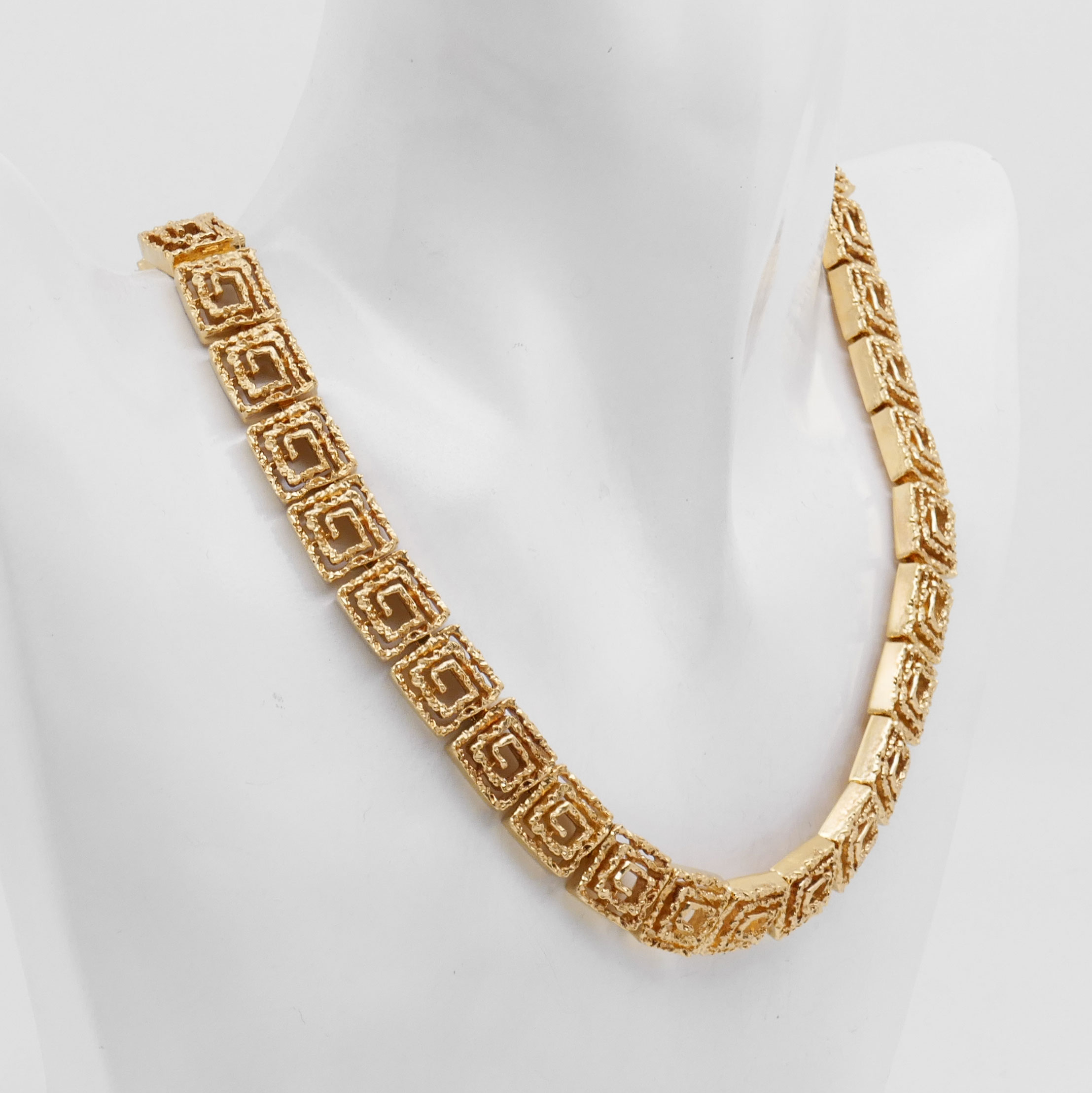 Massives Collier aus 750 Gold im Mäander-Stil