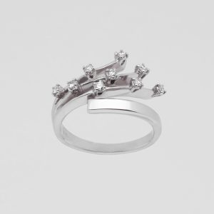 Geschwungener Diamantring aus 750 Weißgold mit neun Diamanten