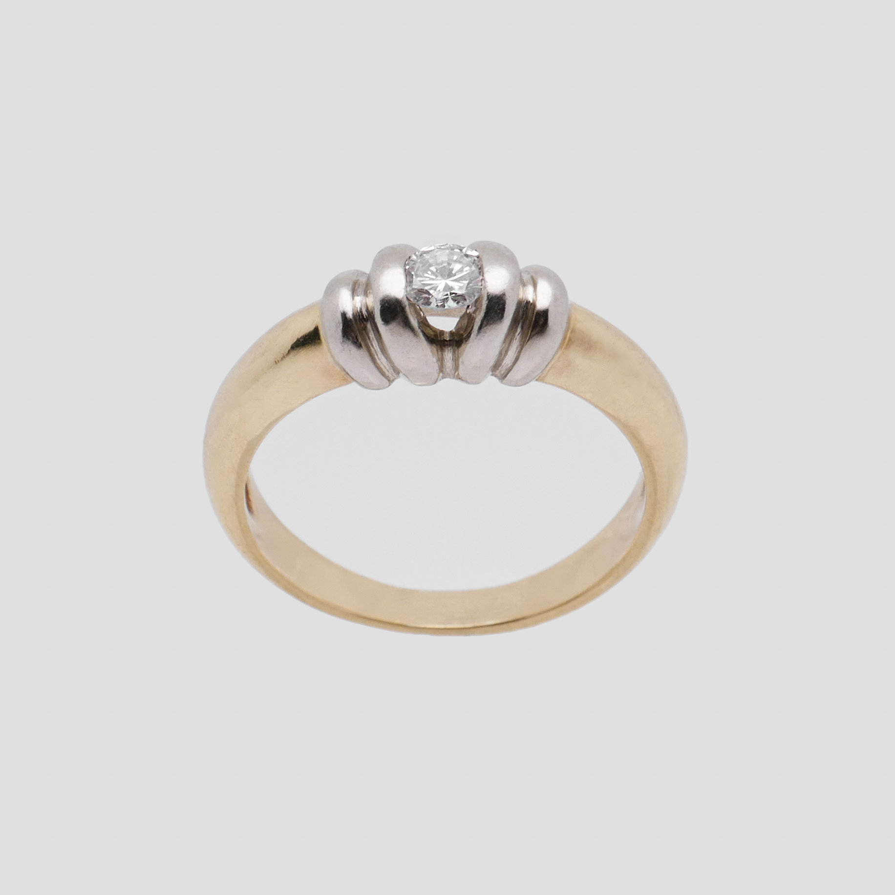 Bicolor Solitär-Ring aus 585 Gold mit Diamant von ca. 4 mm