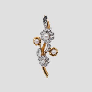Bicolor Anstecknadel aus 750 Gold mit Blüten, Perlen und Diamanten