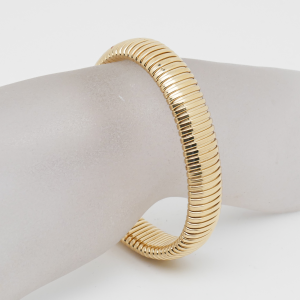 Dehnbares Gliederarmband aus 585 Gelbgold an weißer Schmuckbüste