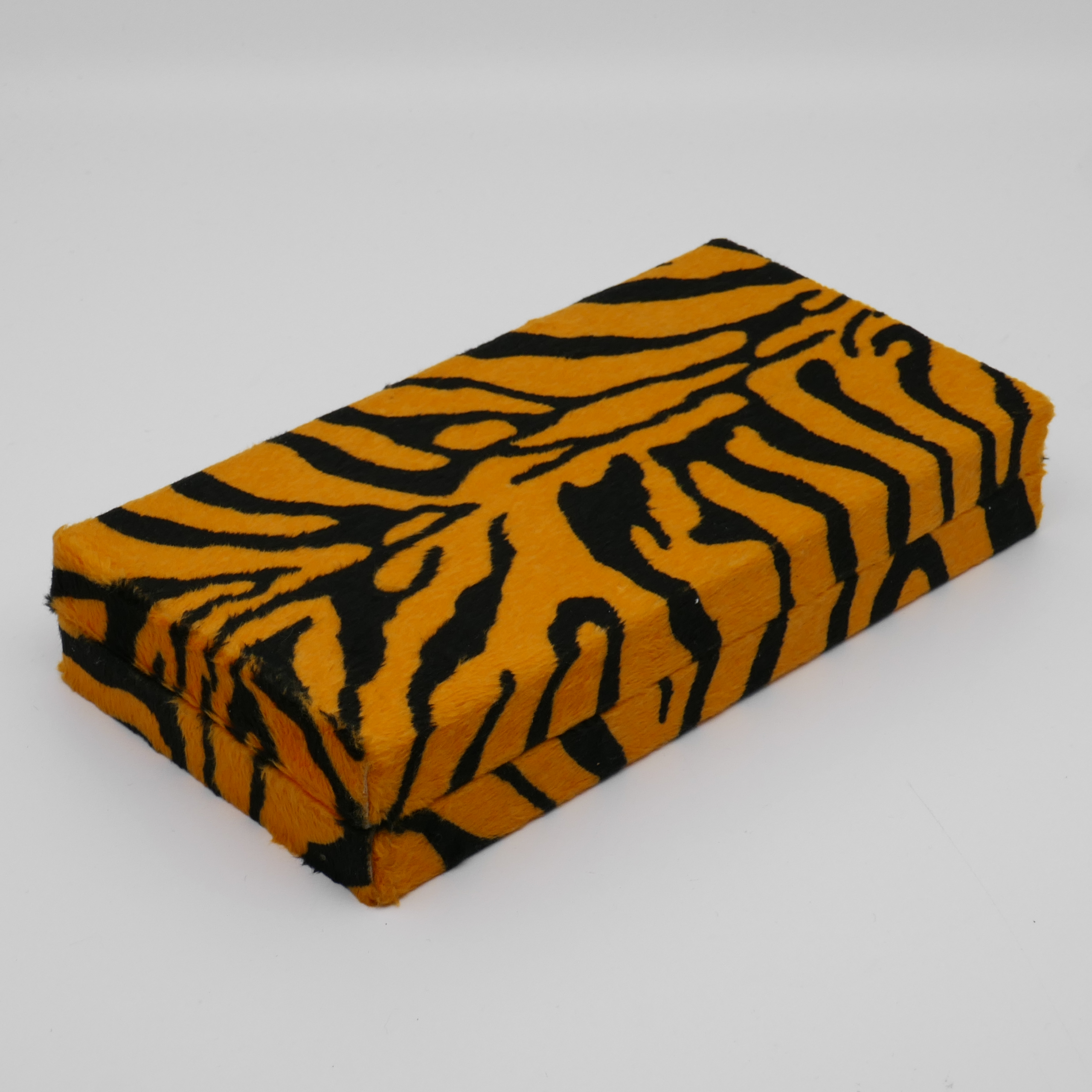 Geschlossenes Tiger-Etui der Brilliant Baby Bar