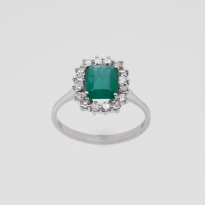 Cluster-Ring aus 750 Gold mit grünem Stein und Diamanten