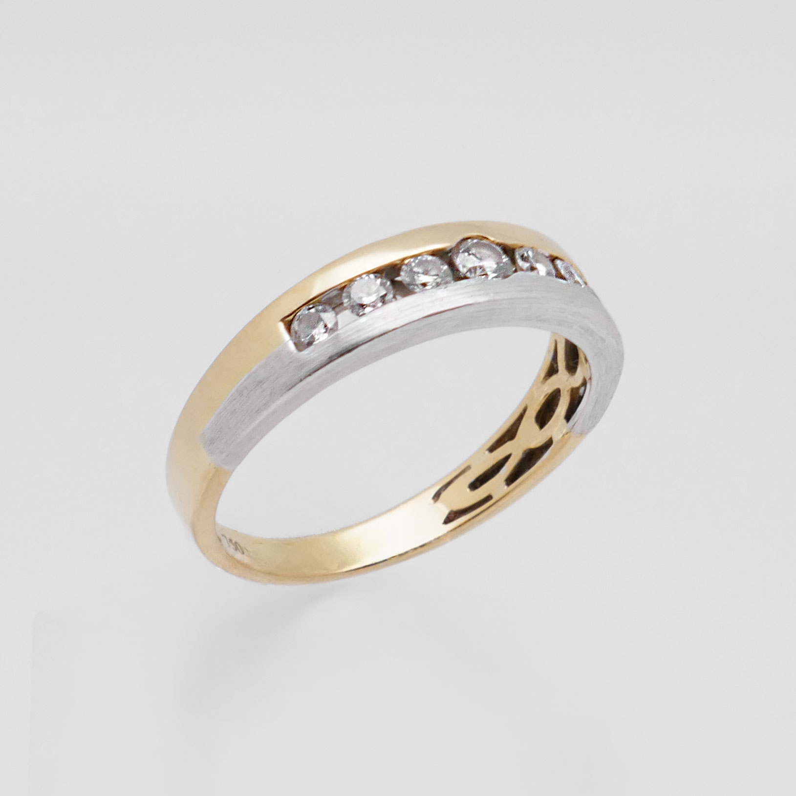 Bicolor Goldring mit Diamantbesatz in Größe 56