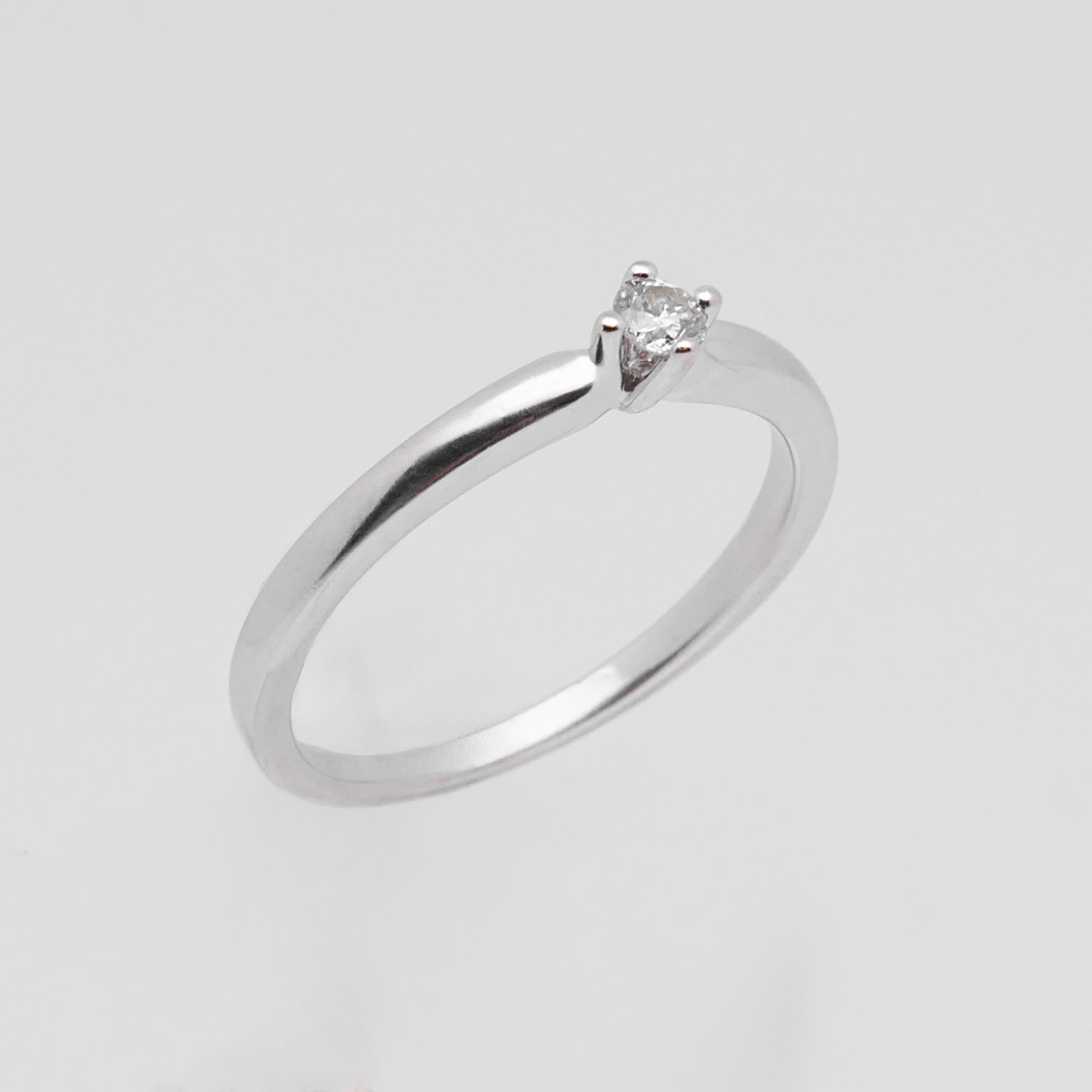 Weißgold Solitärring mit einzelnem Diamanten