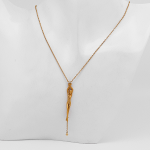 Frontal aufgenommene Carrera y Carrera Halskette mit Anhänger aus 18 Karat Gold