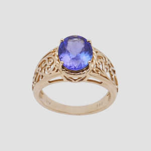 Blauer Edelstein im Goldring Detail