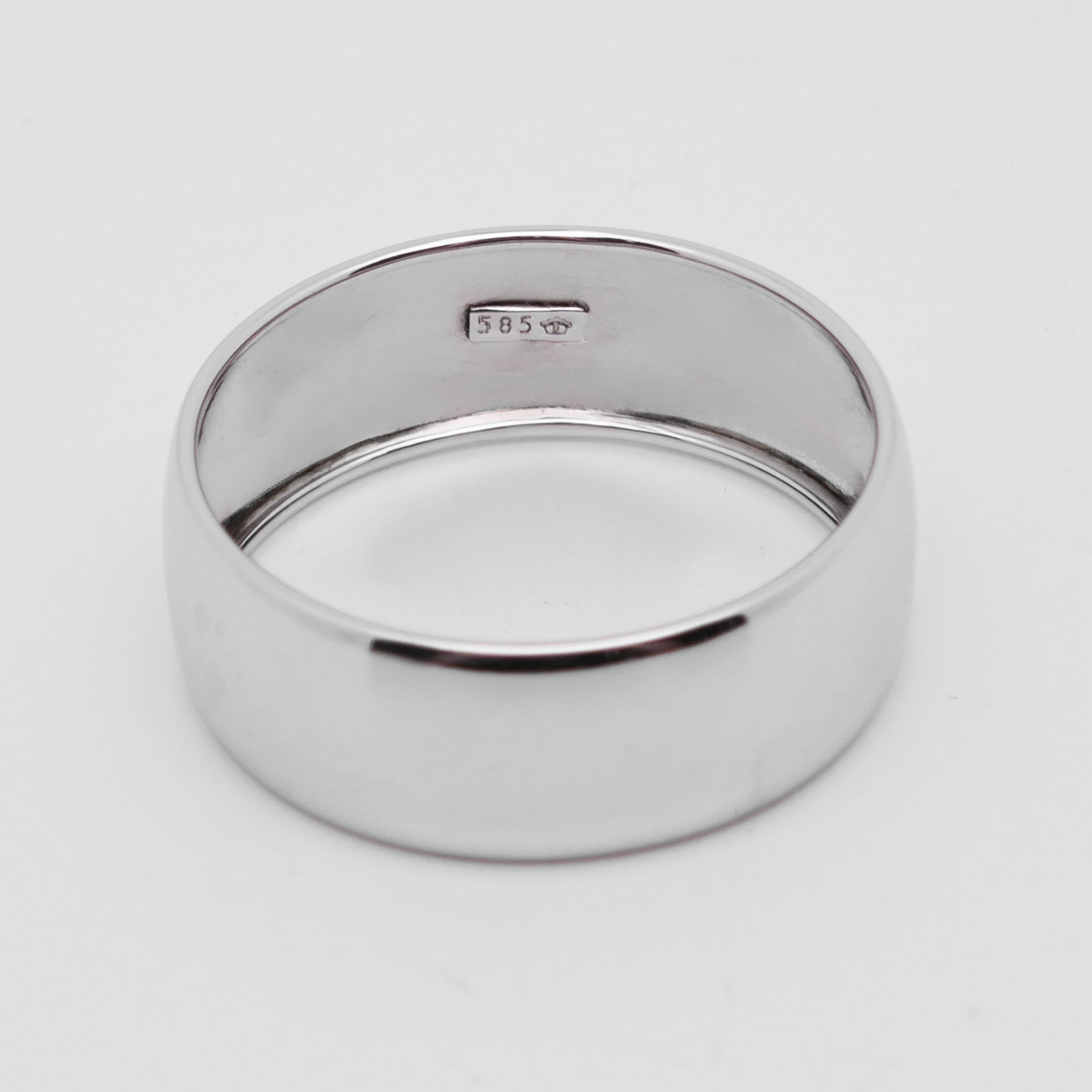 Innenansicht des Bandrings mit sichtbarer 585 Punze