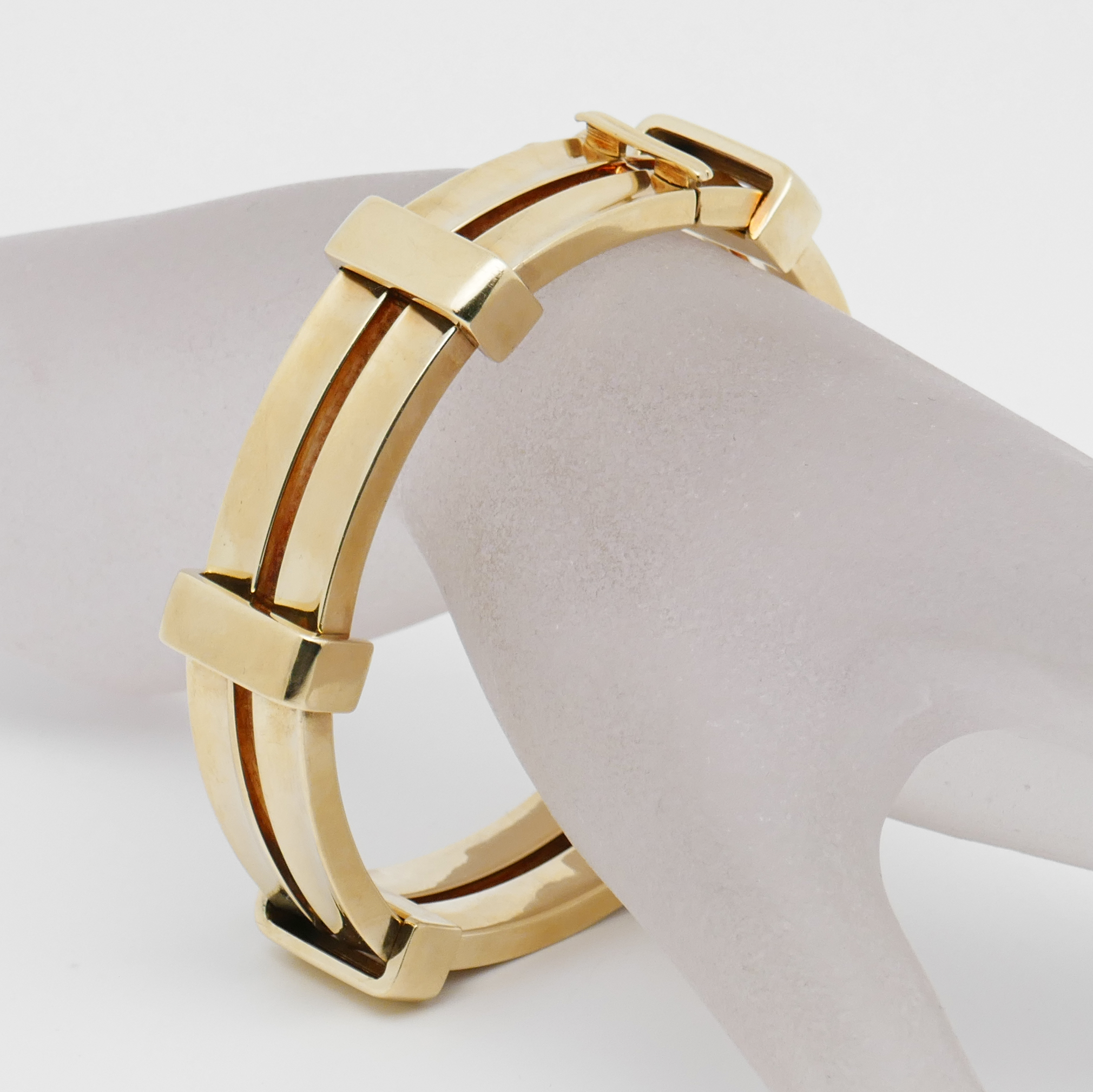 Breites Gliederarmband aus Gelbgold mit markanter geradliniger Gestaltung