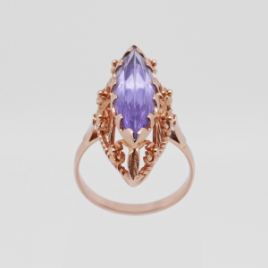 Vintage Ring aus Roségold mit länglichem Stein