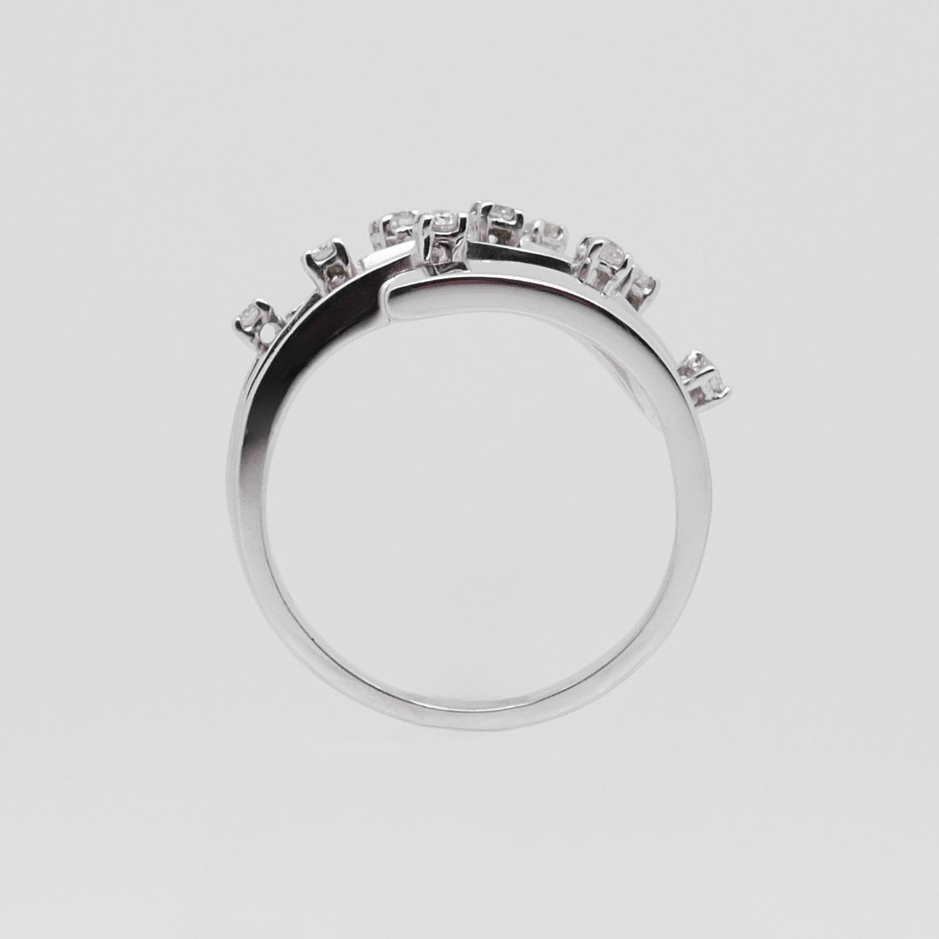 Seitenprofil des Diamantrings aus 750 Weißgold