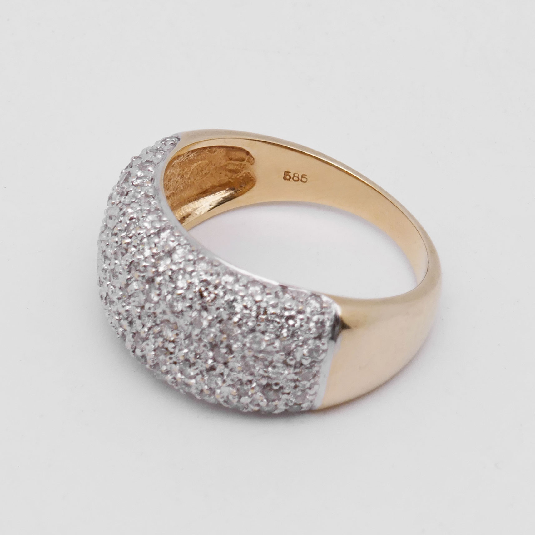 Cluster Diamantring aus 14 Karat Gold