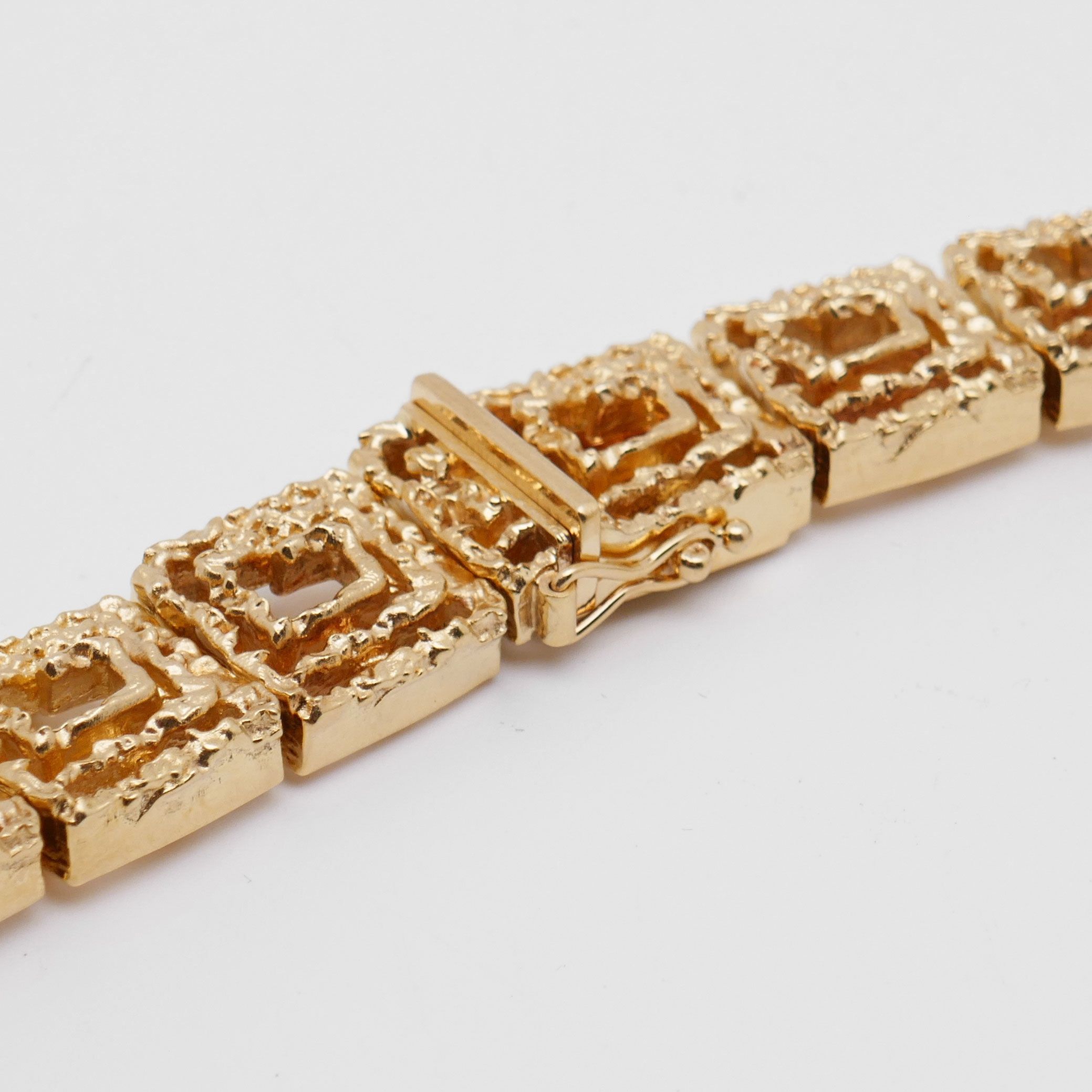 Seitenansicht eines massiven 750 Gold Colliers