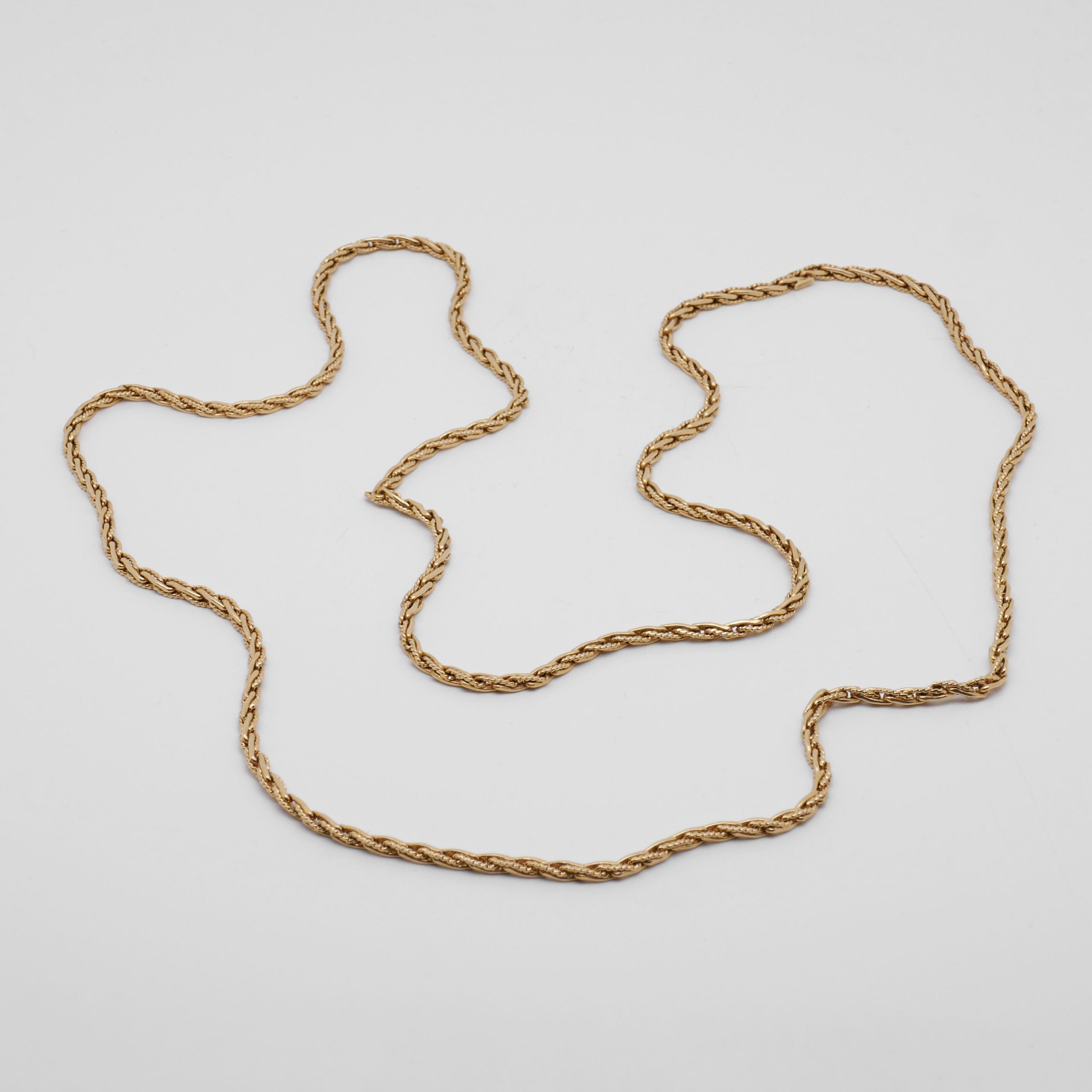 Komplettansicht einer 90 cm langen Endloskette aus 585 Gold